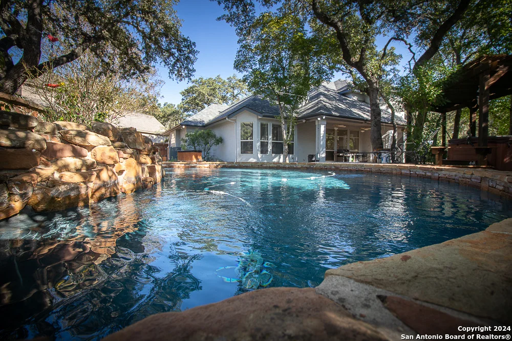 Photo of 8526 FAIRWAY TRACE DR