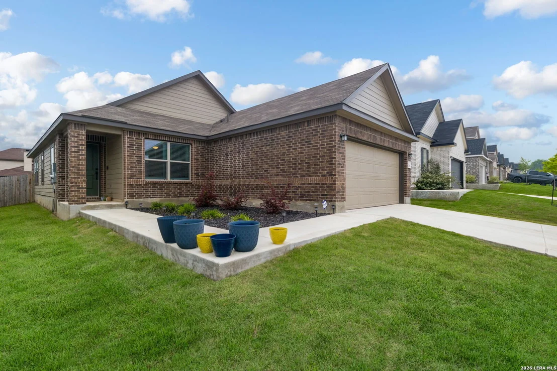 Photo of 218 W FLOWING RIVER DR