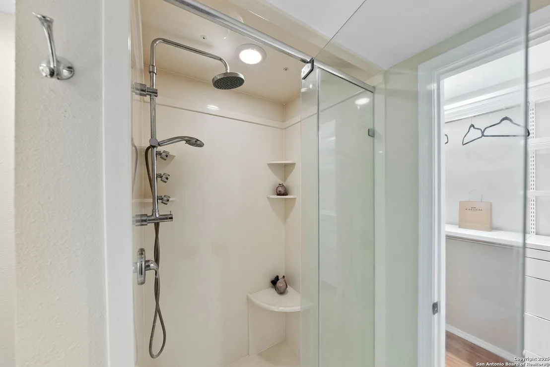 Photo of 15251 Oak Spring