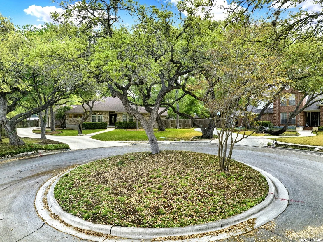 Photo of 1512 OAK TREE CIR