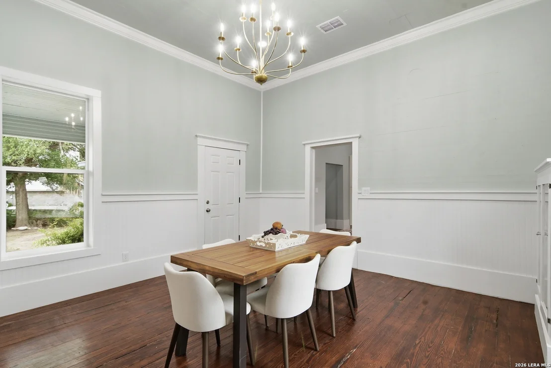 Photo of 309 E Houston Street