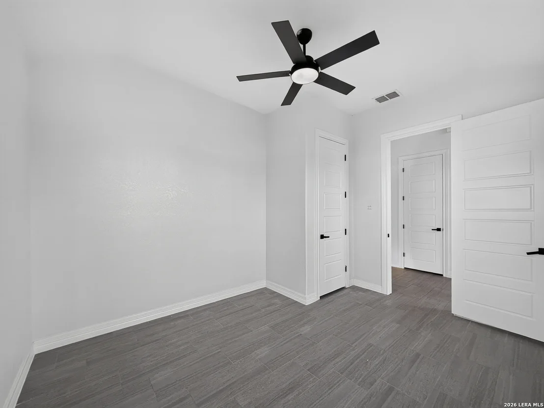 Photo of 100 W MEDIUM MEADOW DR