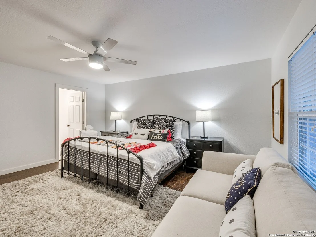 Photo of 337 W Hackberry St