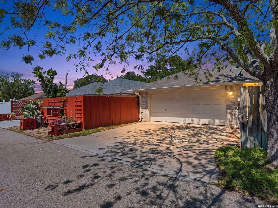 Photo of 526 Riverside Dr