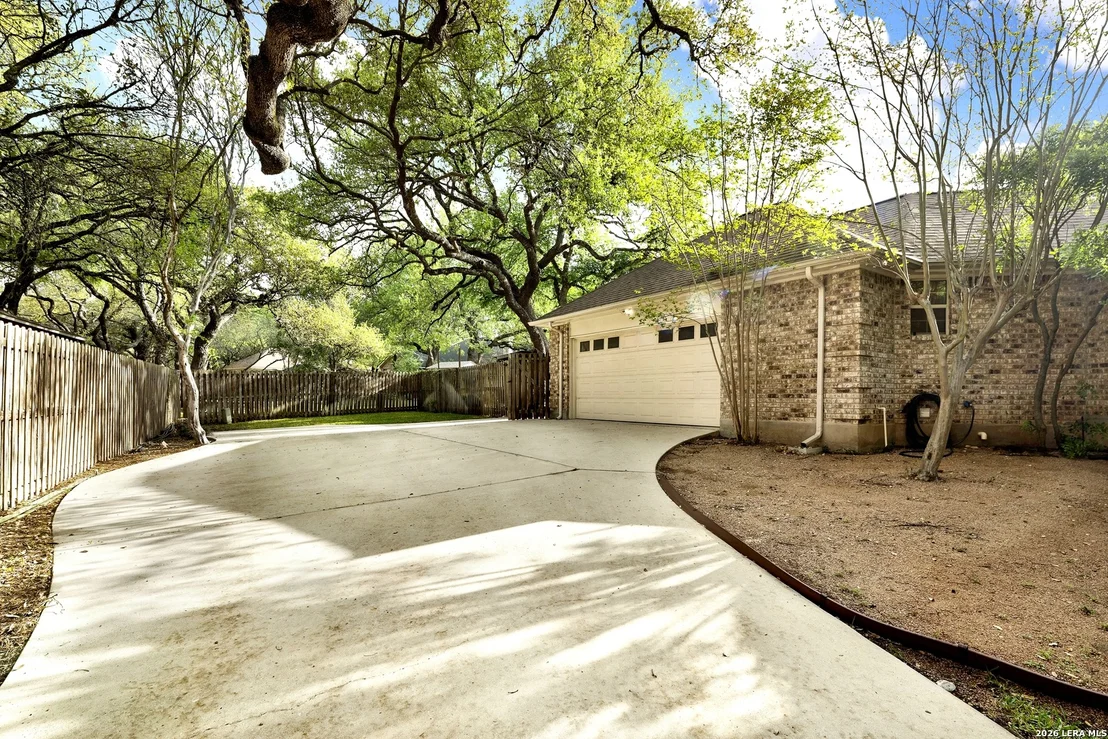 Photo of 1512 OAK TREE CIR