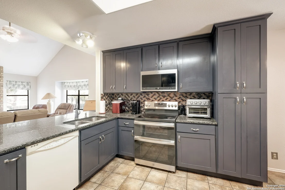 Photo of 10906 LAKE PATH DR