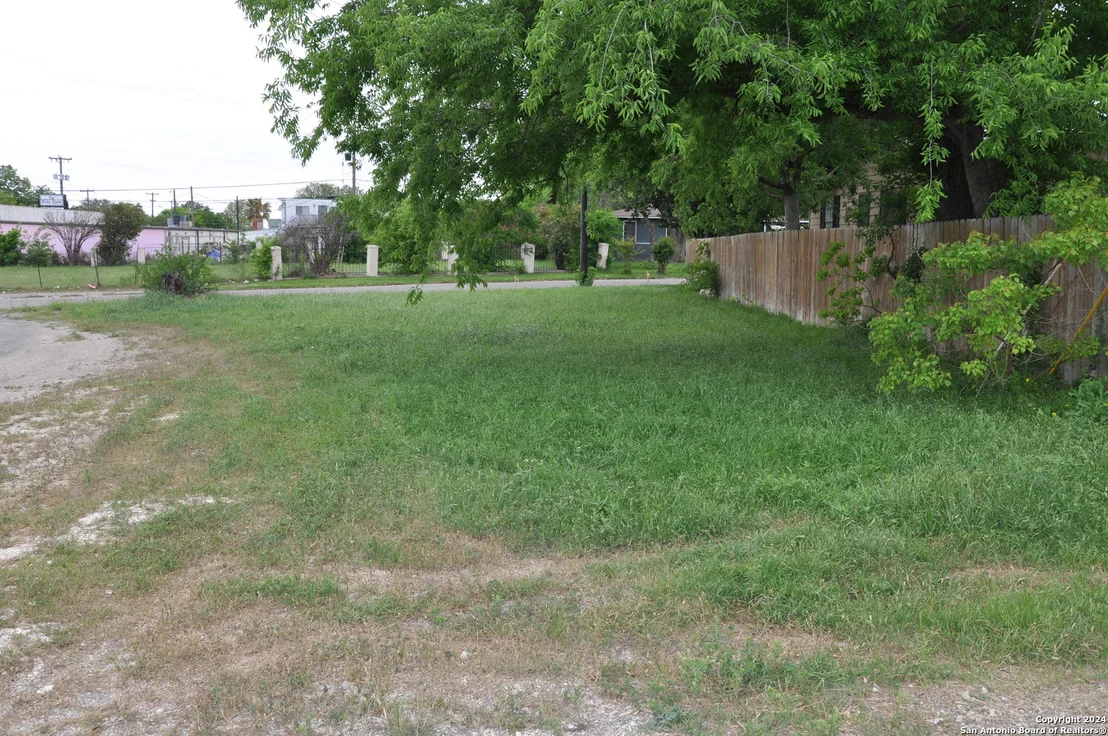 Photo of 411 ADRIAN DR