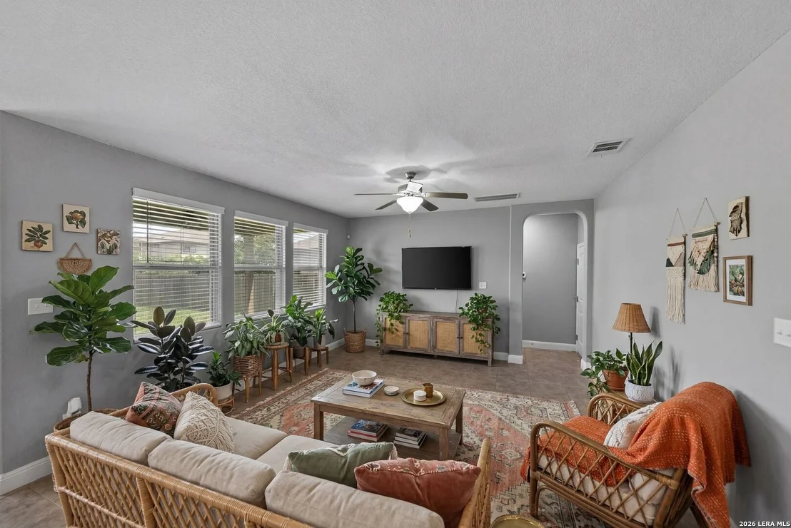 Photo of 2522 Middleground