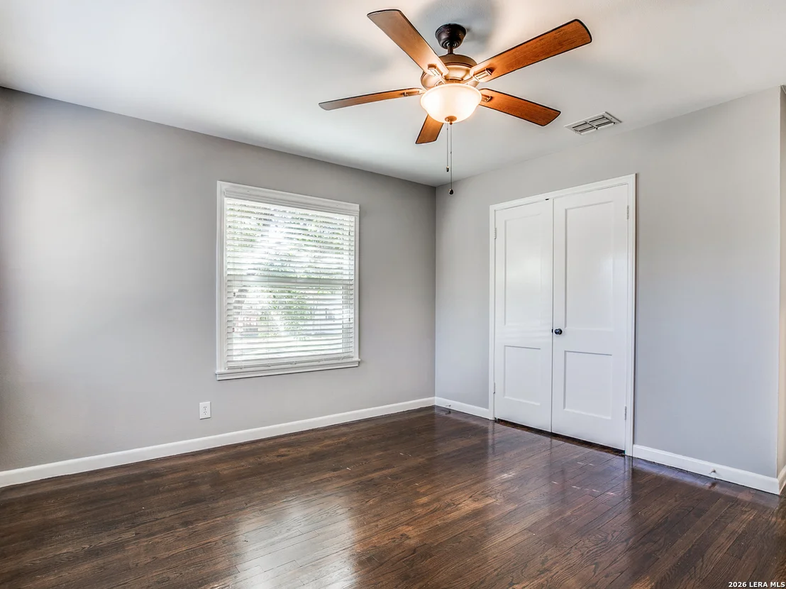 Photo of 411 Devonshire Dr