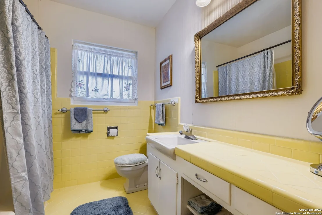 Photo of 615 CAVE LN