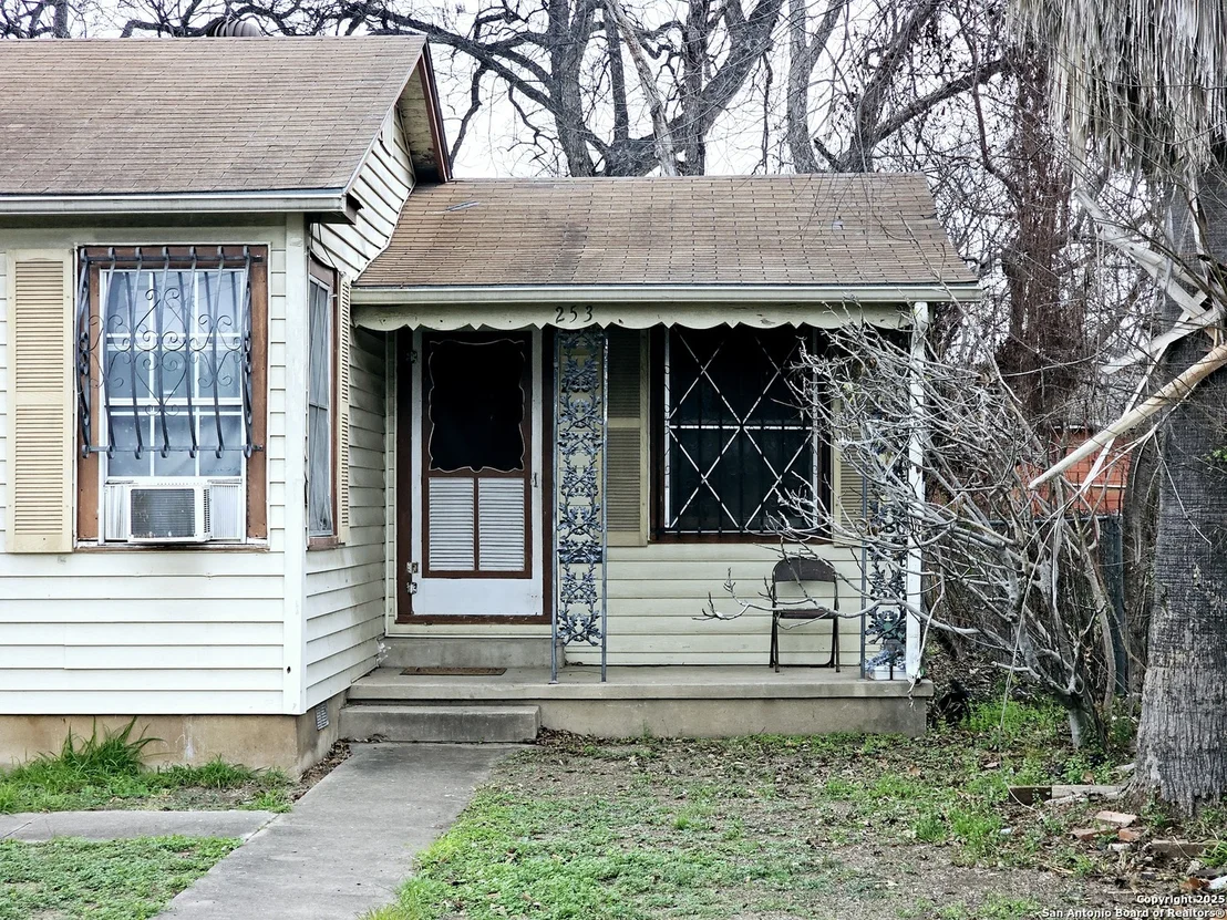 Photo of 253 Barrett
