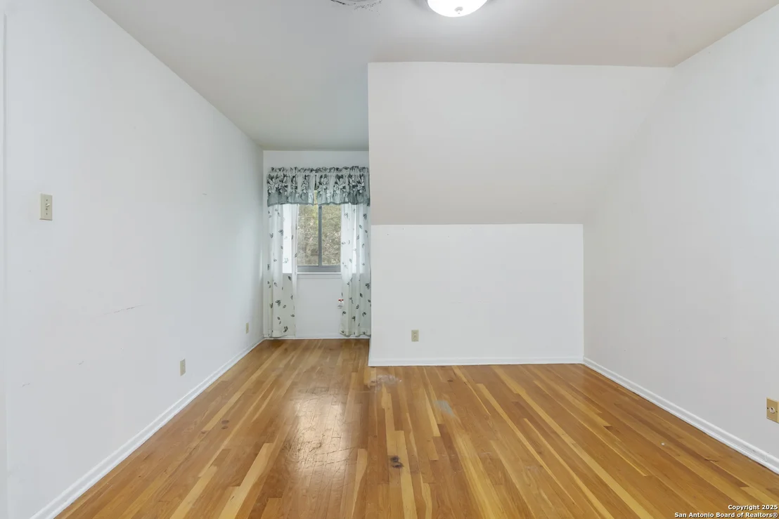 Photo of 606 Serenade