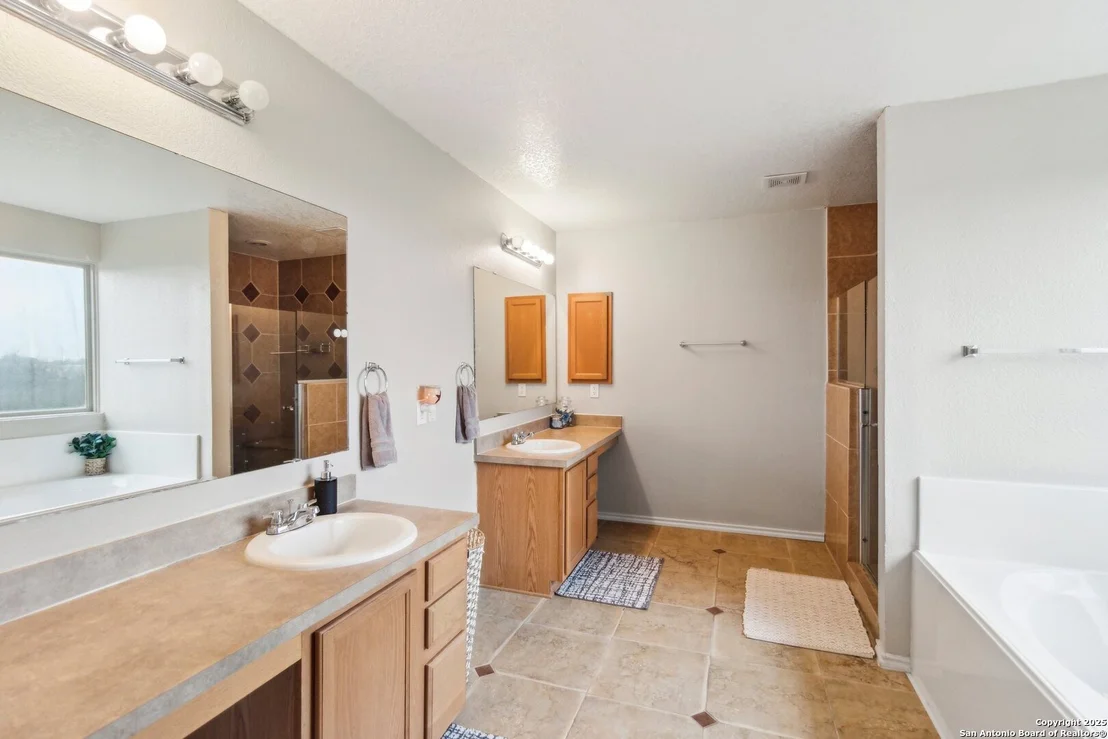 Photo of 141 GATEWOOD FLS