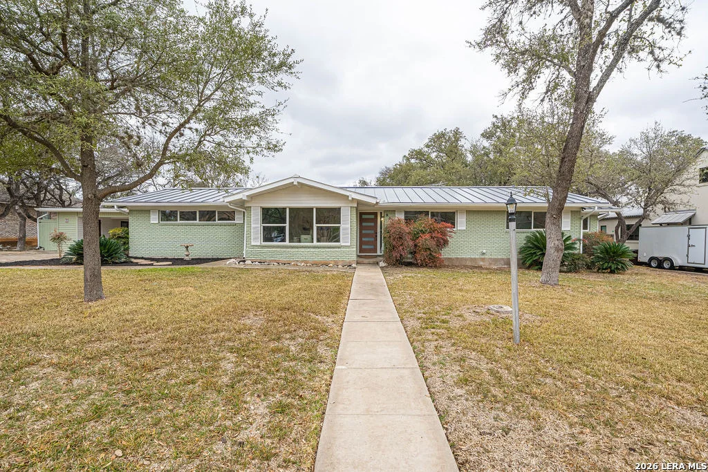 Photo of 355 Donella