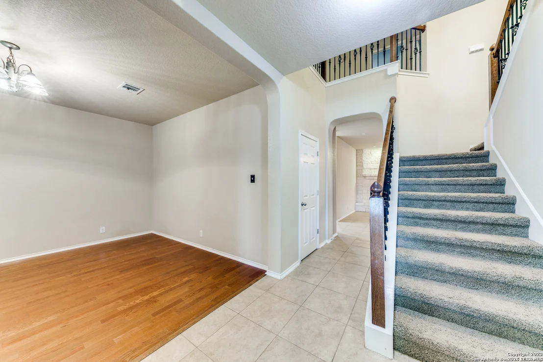 Photo of 302 Eglington Way