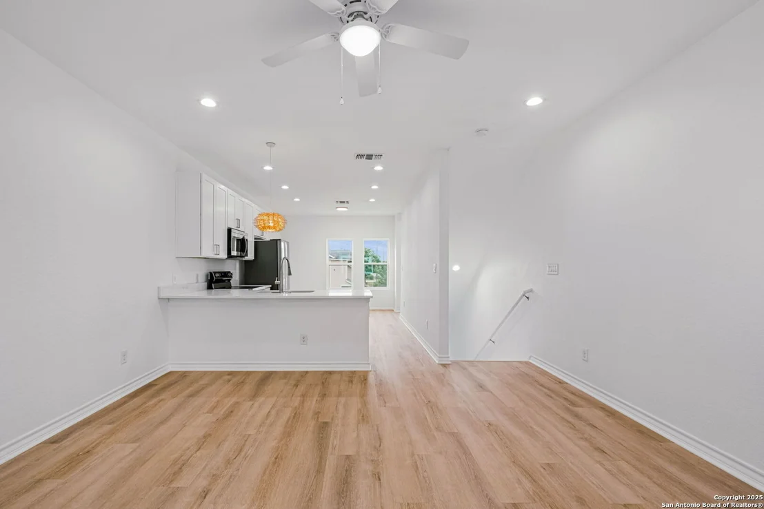 Photo of 1502 S Walters