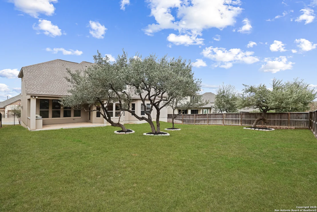 Photo of 427 Evans Oak