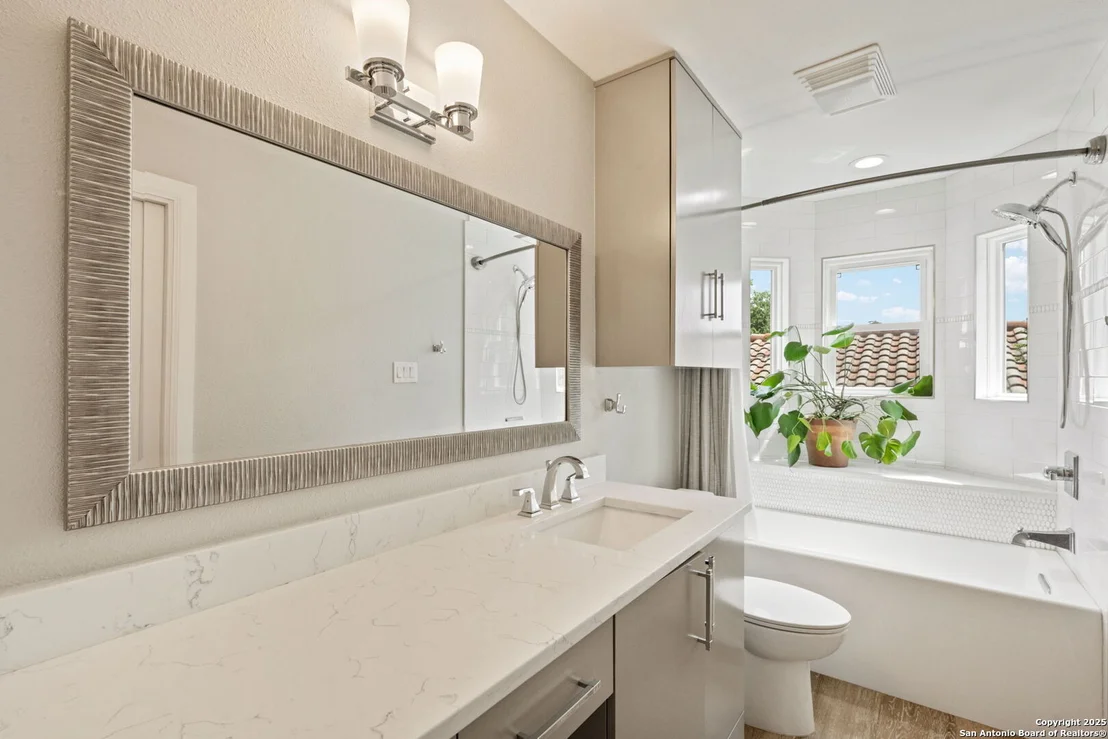 Photo of 3467 River Way