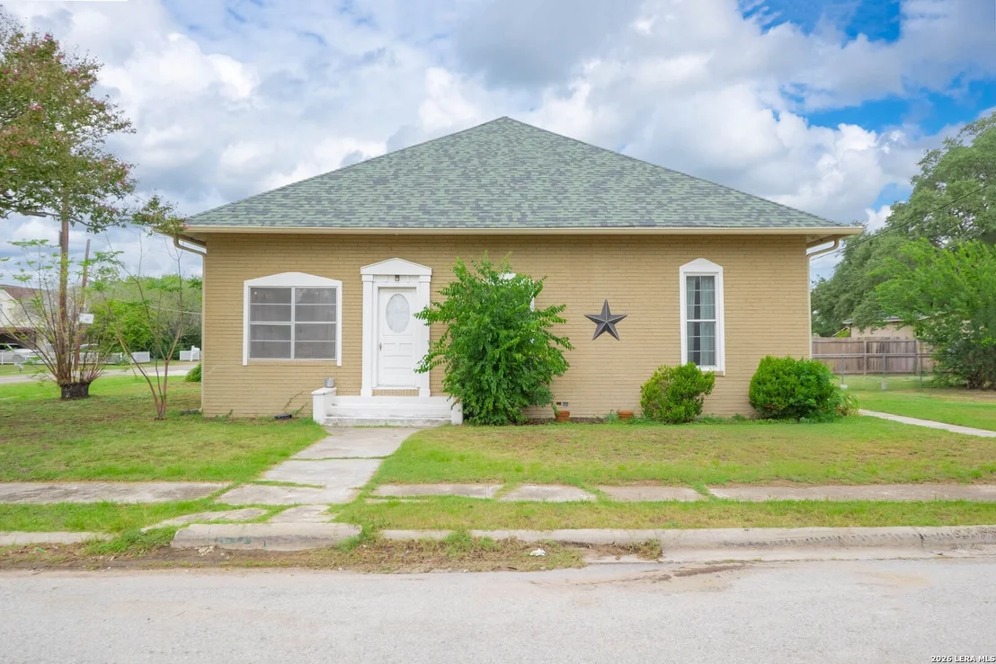 Photo of 301 Jefferson Dr