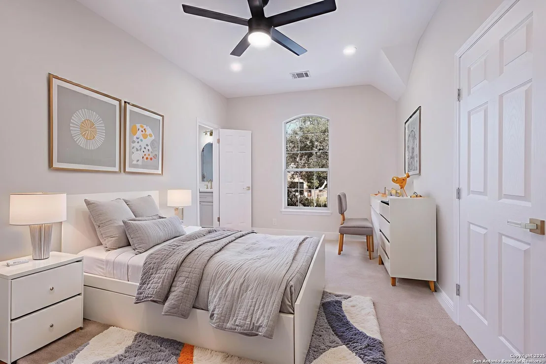 Photo of 726 Mello Oak