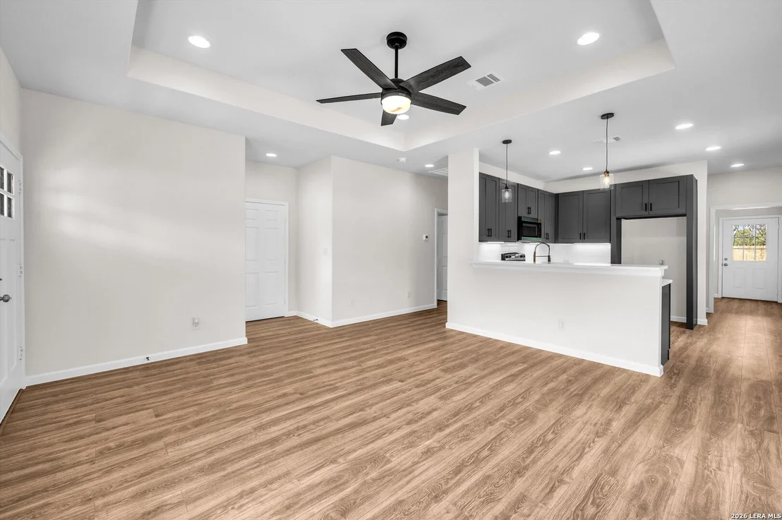 Photo of 531 Sunglo
