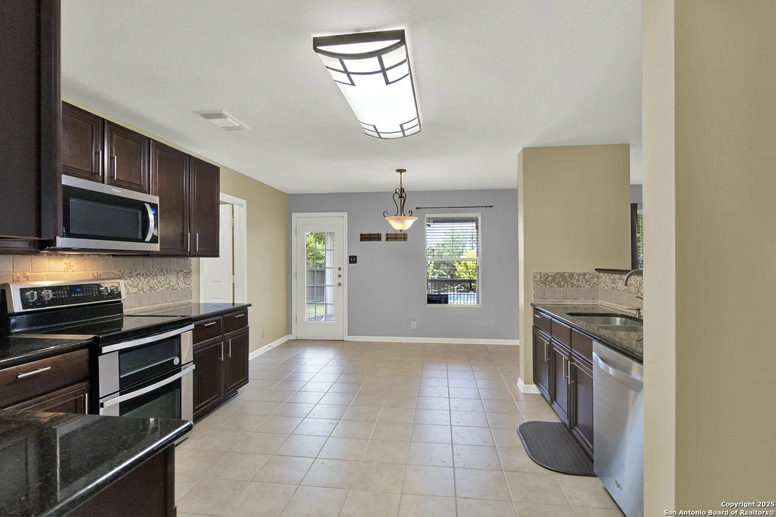 Photo of 121 Bay Willow