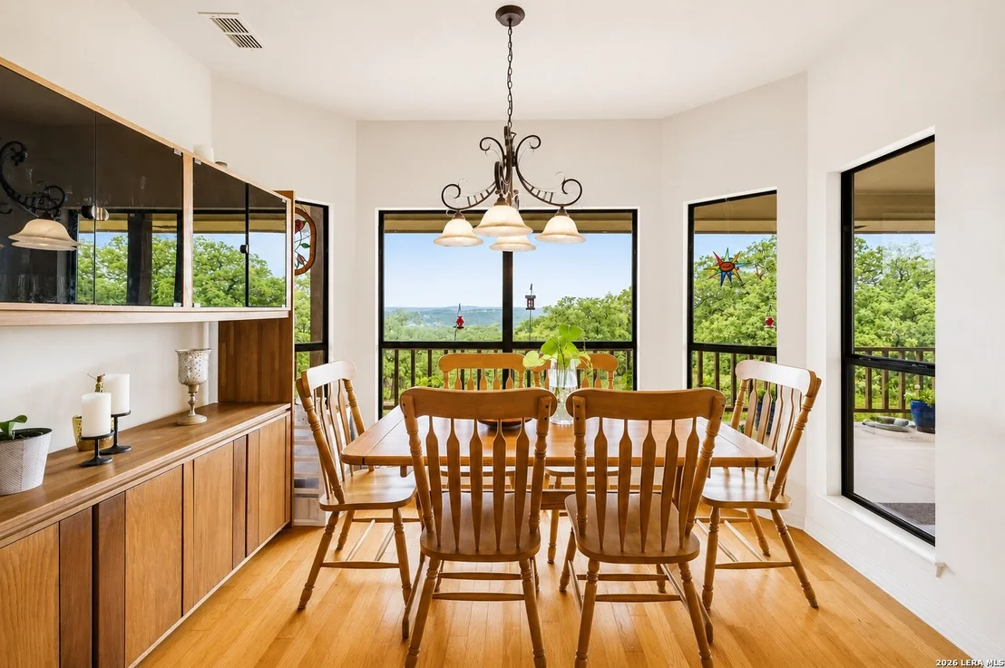 Photo of 138 RIDGE RD W
