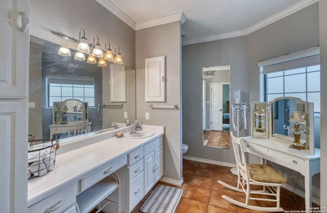 Photo of 6 Leona Heights