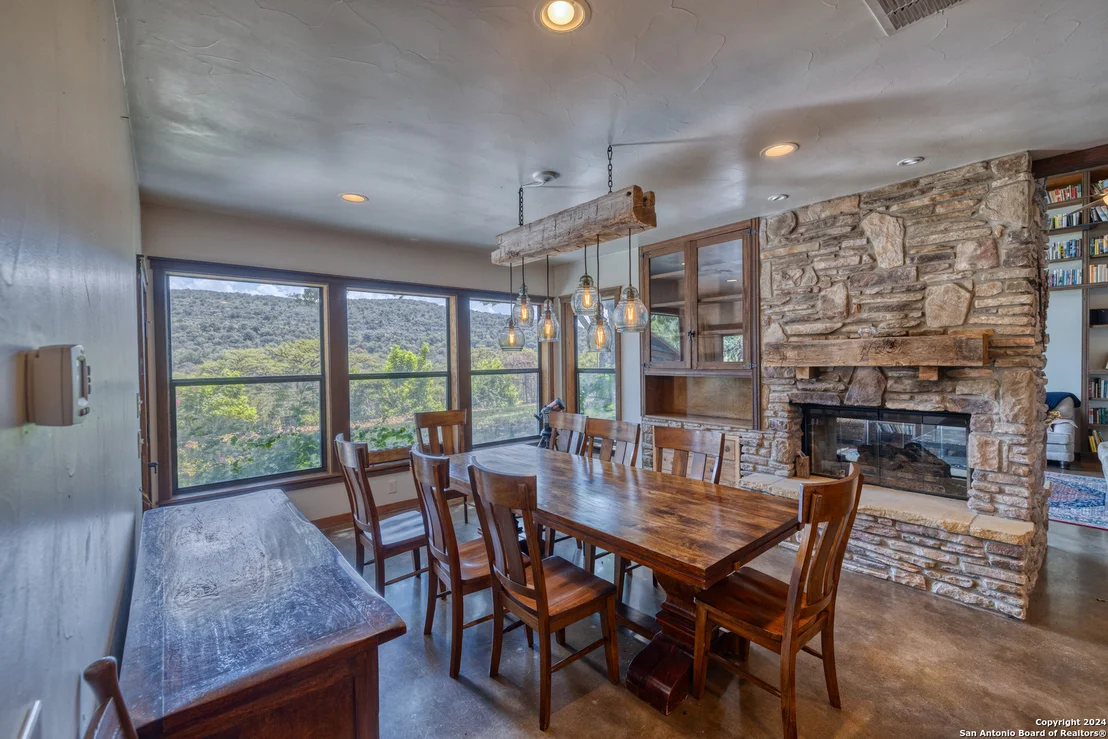 Photo of 1242 RIVER RD