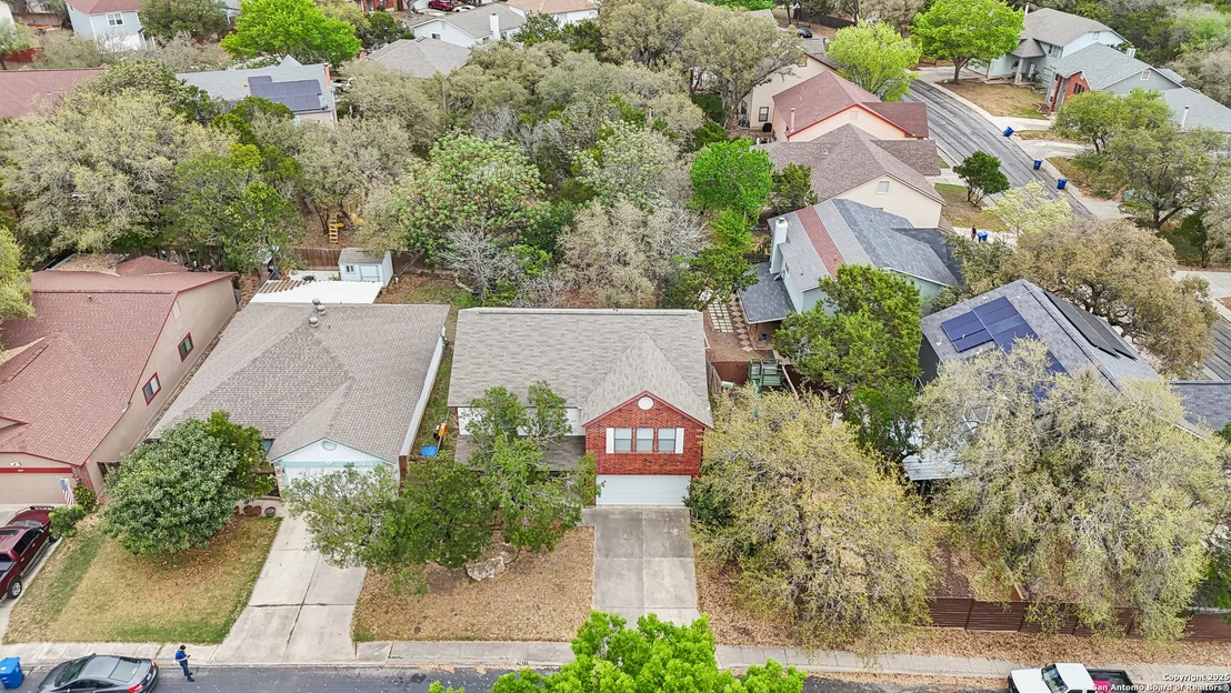 Photo of 7611 Wood Bluff