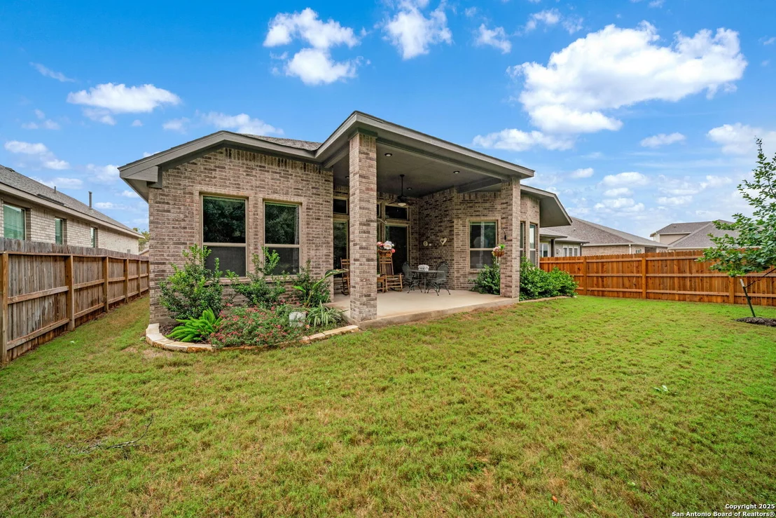 Photo of 123 Low Meadow