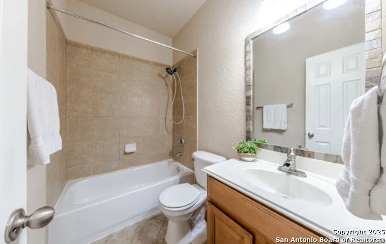 Photo of 1210 Magellan
