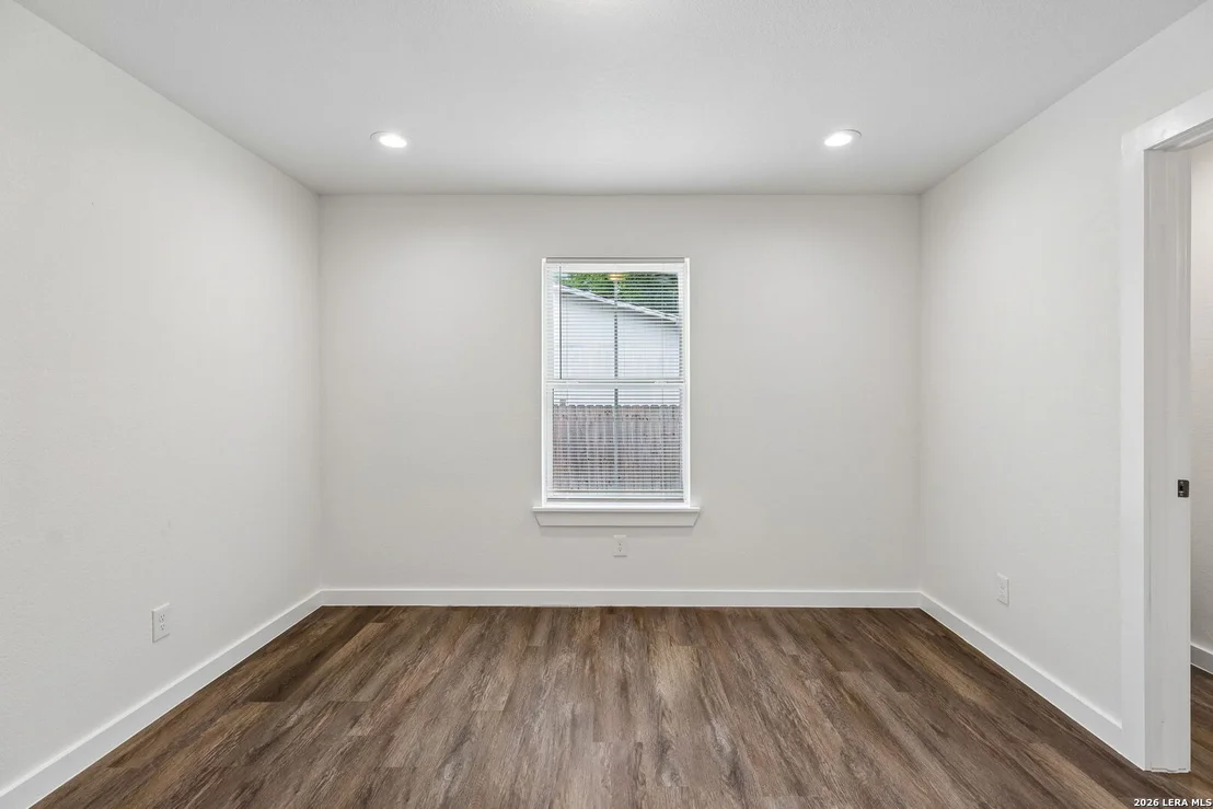 Photo of 426 IKE ST