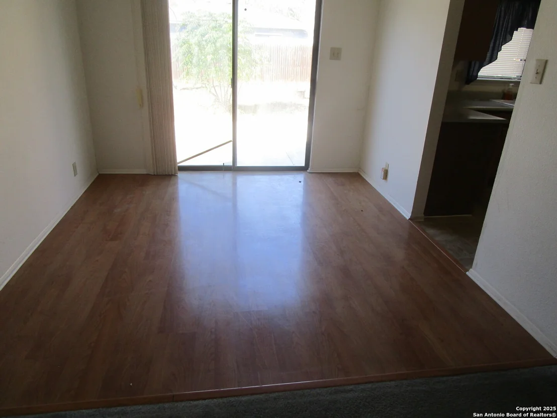 Photo of 7555 Branston