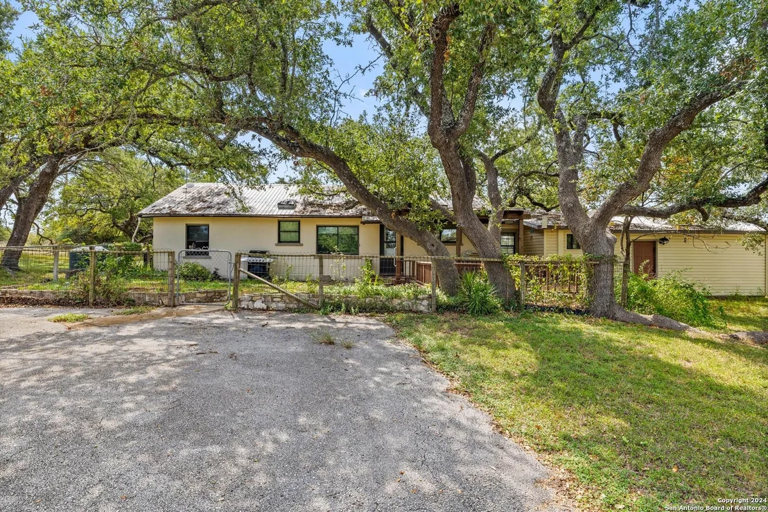 Photo of 6610 highway 290