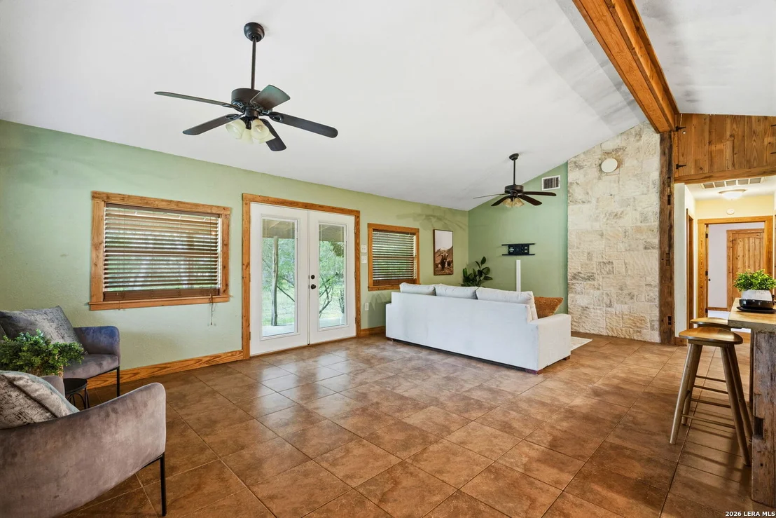 Photo of 340 Rio Oak