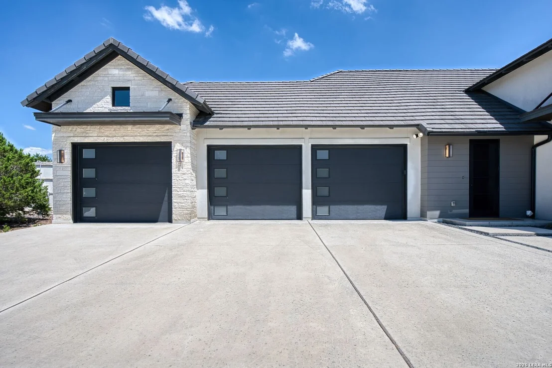 Photo of 121 Greystone Pt