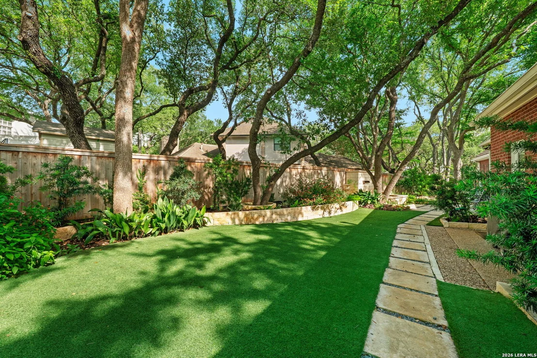 Photo of 2 CHATSWORTH WAY