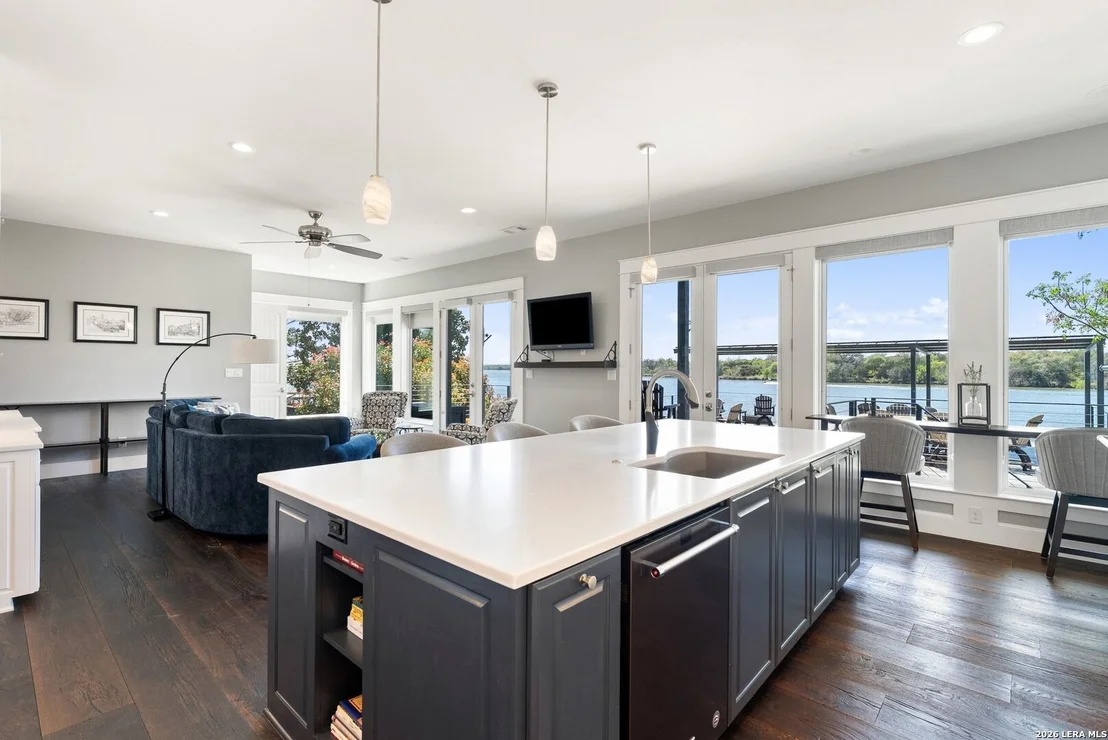 Photo of 926 Scenic