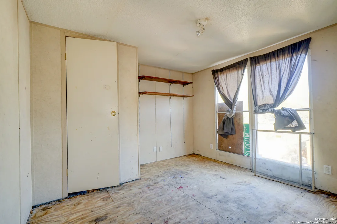 Photo of 1122 Valeria