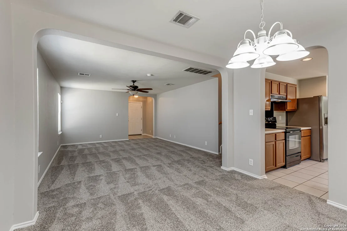 Photo of 1039 DAFFODIL WAY