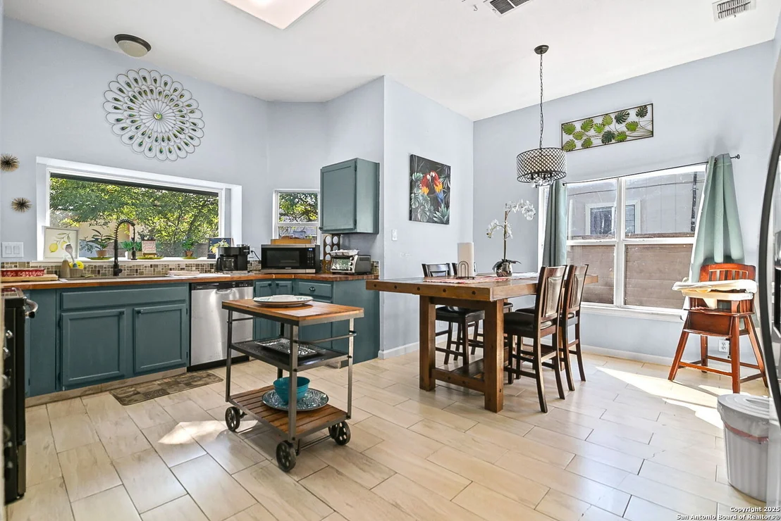 Photo of 10110 Cedarvale