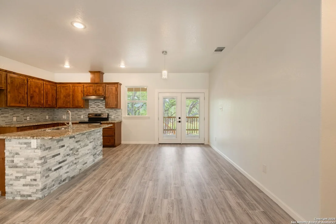 Photo of 423 County Road 2471