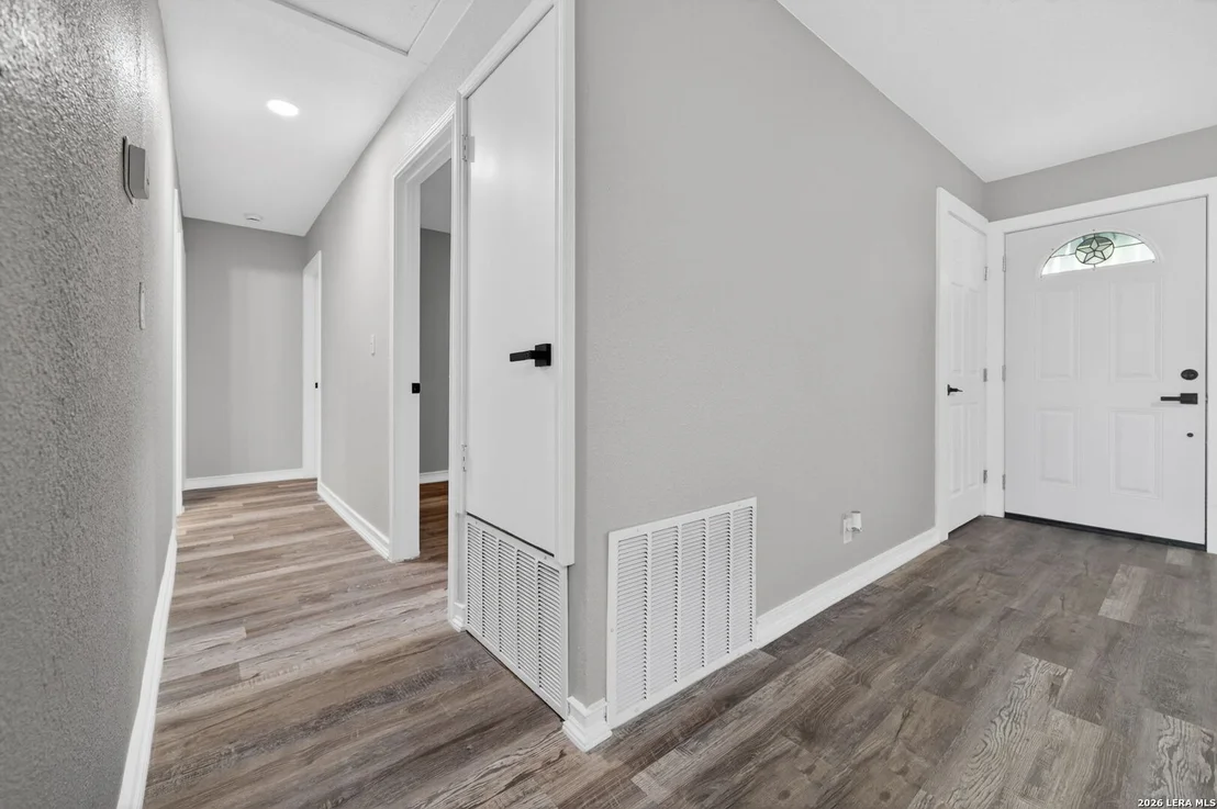 Photo of 5871 Castle Lk