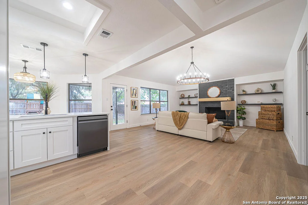 Photo of 6306 Lakewood