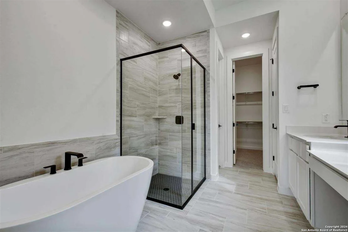 Photo of 5757 Huron