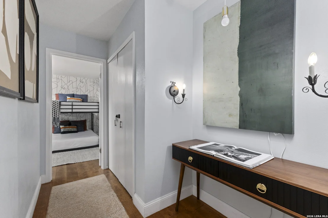 Photo of 10807 Mount Ida