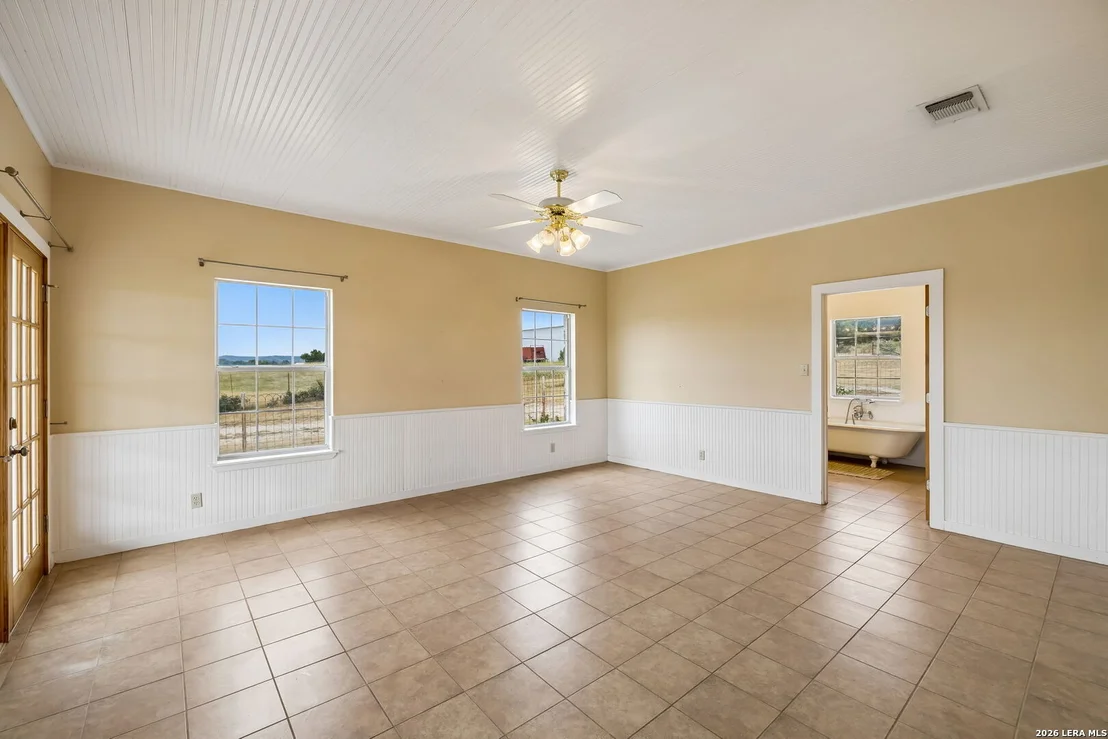 Photo of 48 Holiday Rd