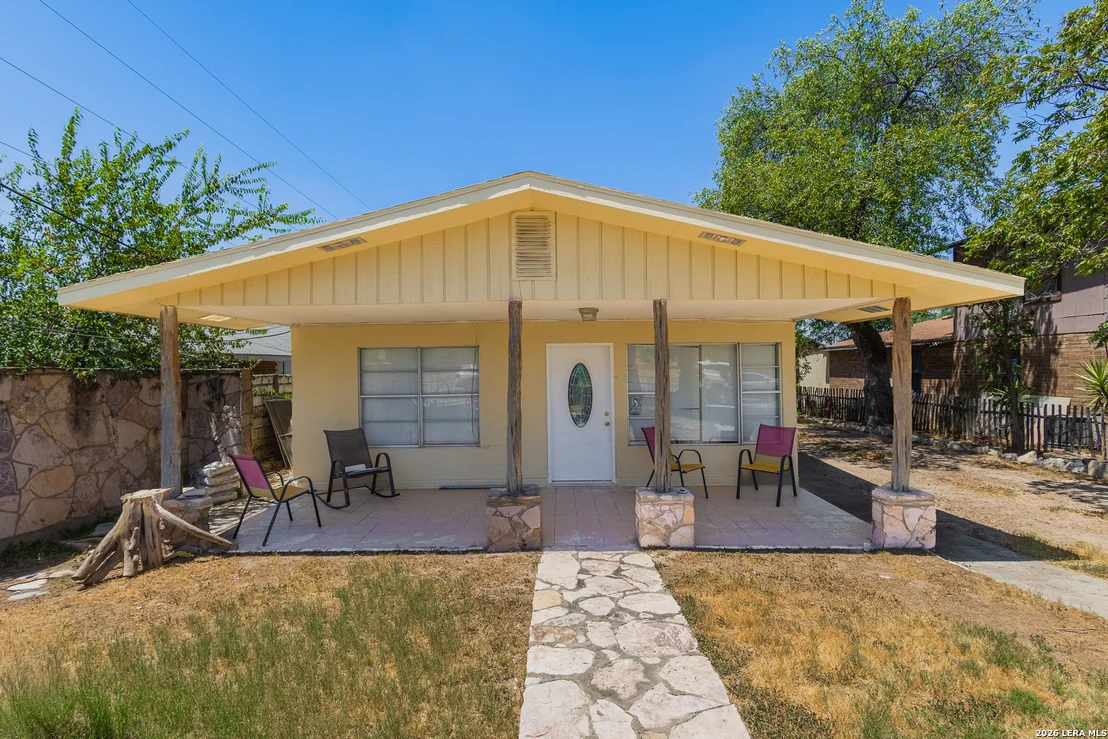 Photo of 819 N Comal