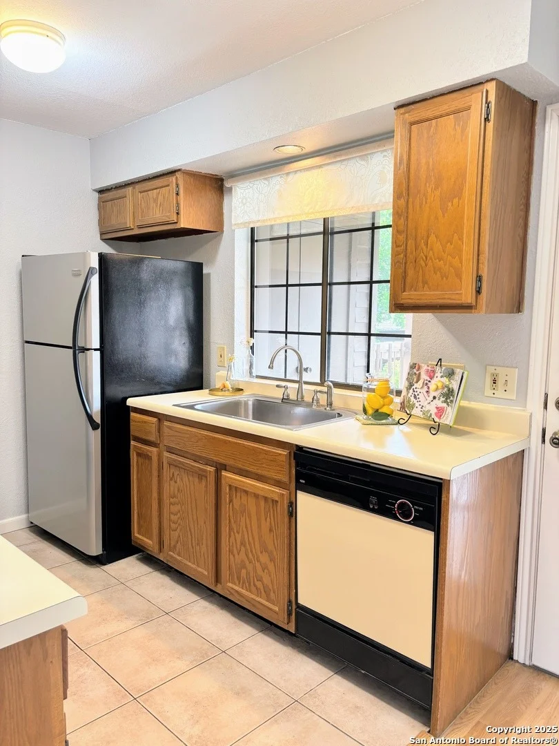 Photo of Unit 4 at 8611 Datapoint